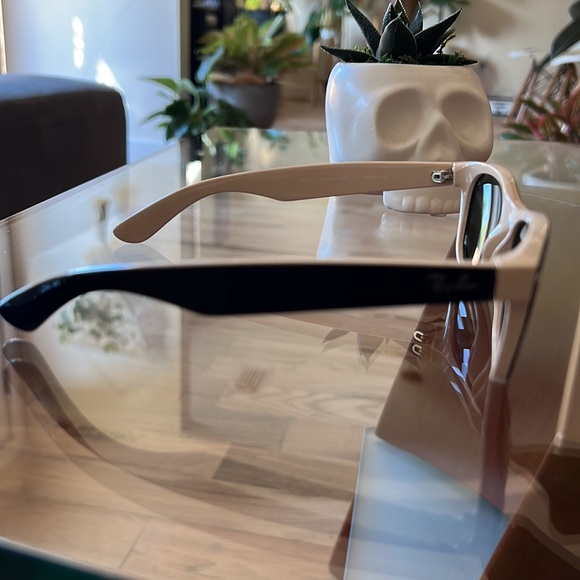 If you're interested in a classic Retro Wingtip, the Ray-Ban 2140 902 Tortoise. - Picture 4 of 4